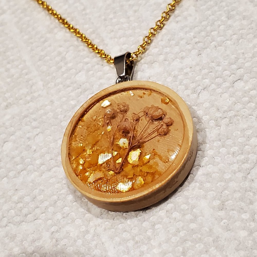 Dried Flower Boho Necklace Resin Disk Pendant Handmade New 18 inch chain NWOT